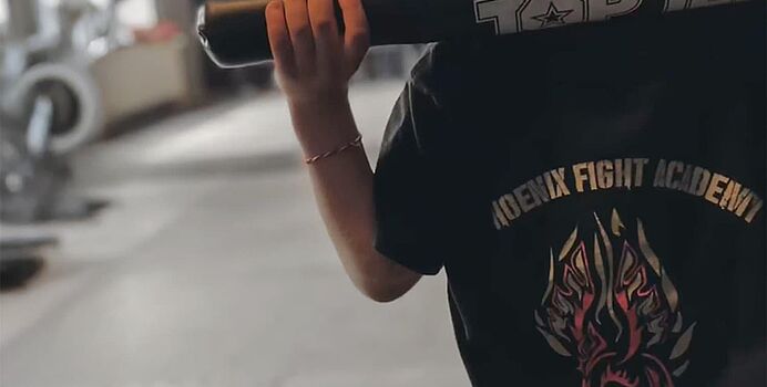 Junge bei Selbstverteidigung